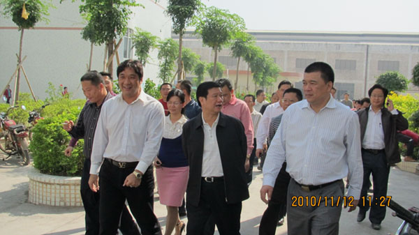 高要市委書記、市人大常委會(huì)主任范汝雄一行來我公司考察指導(dǎo)
(圖1)